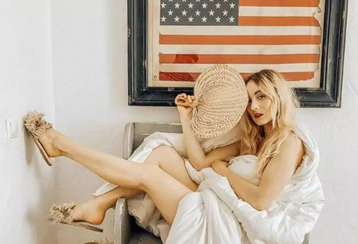 Mama Antoniei a împlinit 51 de ani. Cum arată cea mai sexy bunică din showbiz