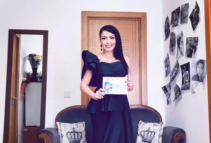 Mama Antoniei a împlinit 51 de ani. Cum arată cea mai sexy bunică din showbiz