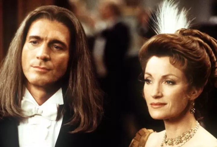 Mama Antoniei a împlinit 51 de ani. Cum arată cea mai sexy bunică din showbiz