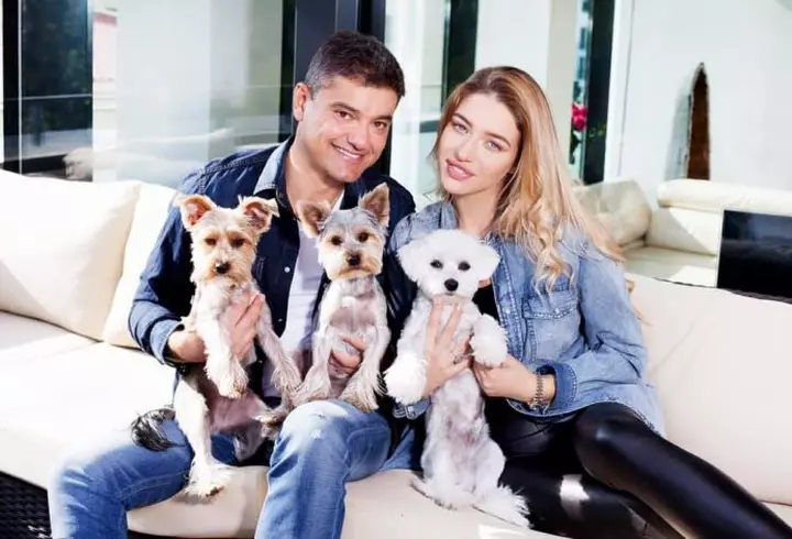 TOP 3 exerciții pentru picioare sexy, pe care să le faci acasă