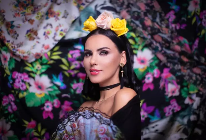 Mama Antoniei a împlinit 51 de ani. Cum arată cea mai sexy bunică din showbiz