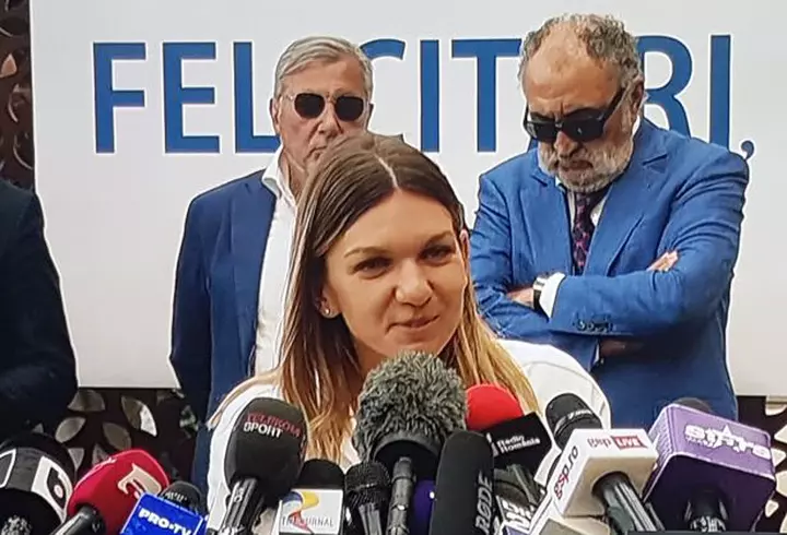 Mama Antoniei a împlinit 51 de ani. Cum arată cea mai sexy bunică din showbiz