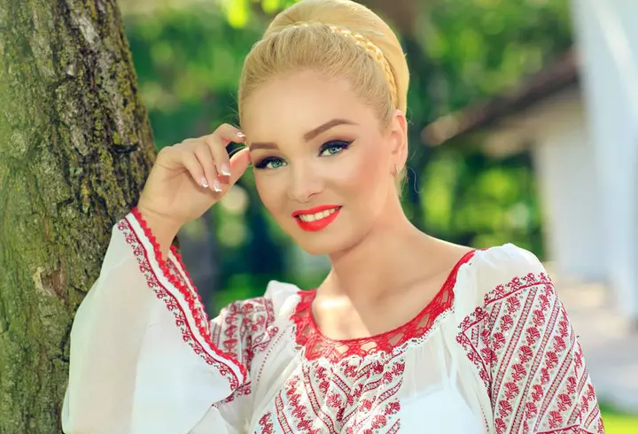 Cum a început povestea de dragoste dintre Gică Hagi și soția sa, cu care e căsătorit de 24 de ani: ”Eram studentă în anul II și venea să mă ia de la facultate”