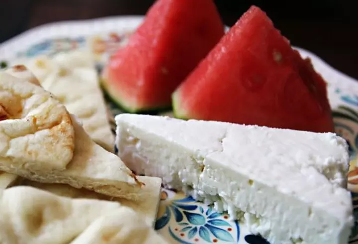 TOP 3 exerciții pentru picioare sexy, pe care să le faci acasă