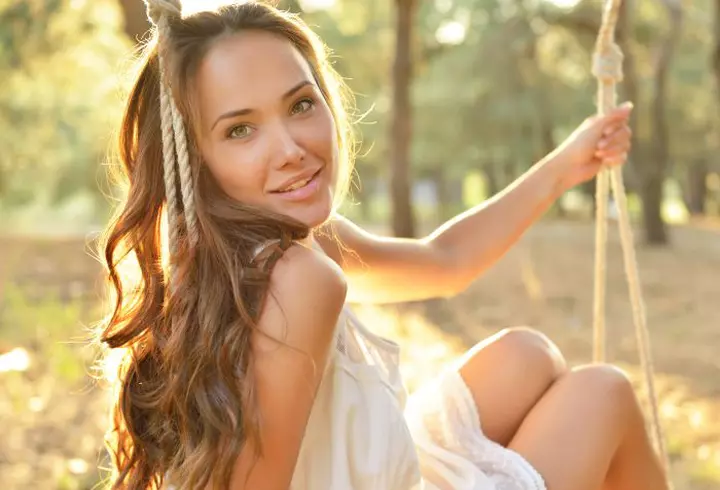 Îl ții ascuns de ochii tuturor? De ce o relație secretă este atât de incitantă