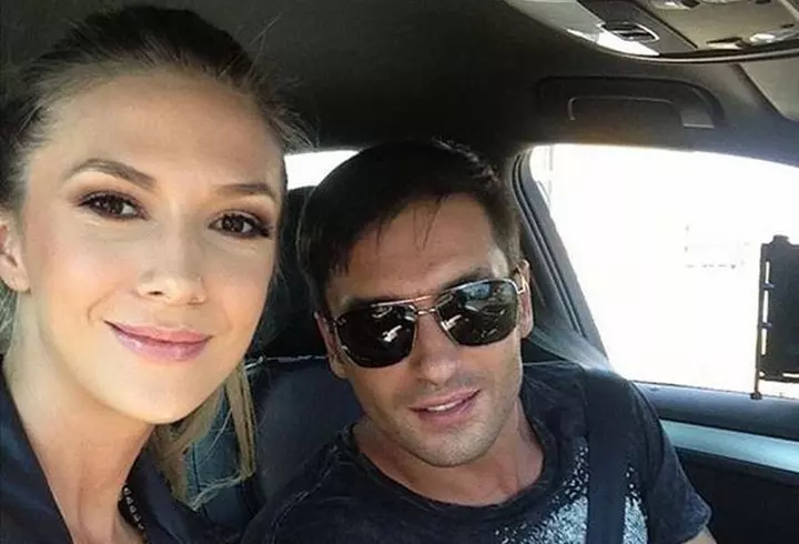 Ce a făcut Simona Pătruleasa cu rochia de mireasă. A dat pe ea 12.000 de euro, în anul 2008, și a fost superbă!