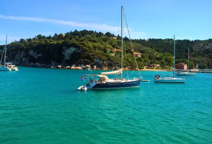 (P) Zile de vară cu distracție și voie bună, în Skiathos