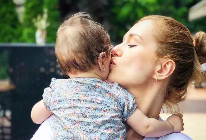 Ce a făcut Simona Pătruleasa cu rochia de mireasă. A dat pe ea 12.000 de euro, în anul 2008, și a fost superbă!