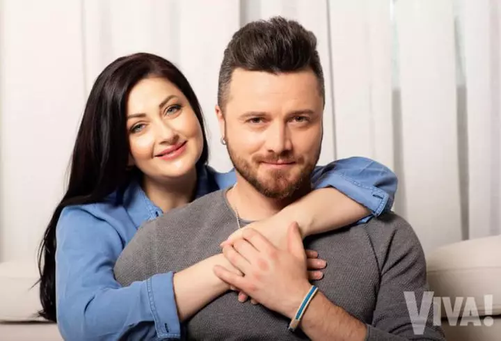 Lora, schimbare radicală de look. Și-a făcut părul albastru: ”Privește-mă”