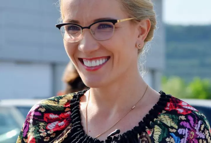 Ce a făcut Simona Pătruleasa cu rochia de mireasă. A dat pe ea 12.000 de euro, în anul 2008, și a fost superbă!