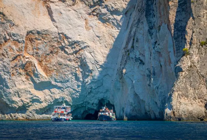 (P) Zile de vară cu distracție și voie bună, în Skiathos