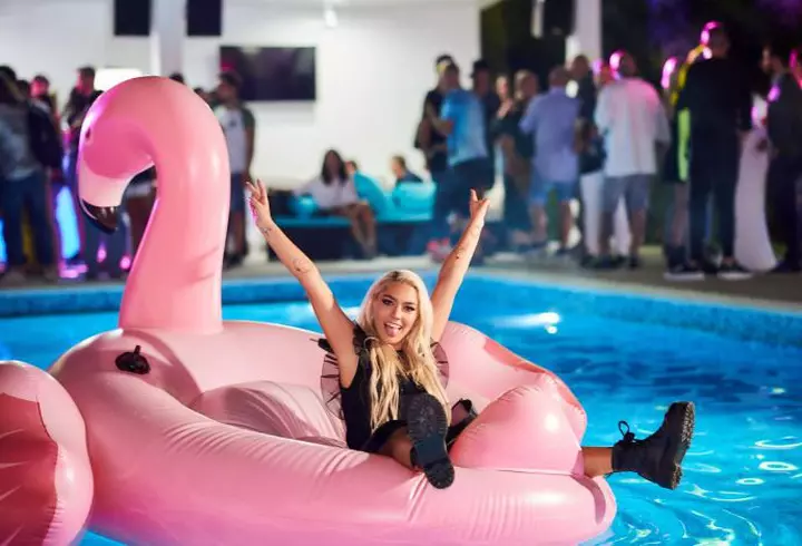 Bianca Roman, fostă ispită la "Insula Iubirii", s-a înscris în partidul lui Victor Ponta. Vrea o carieră în politică