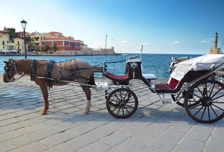 (P) Zile de vară cu distracție și voie bună, în Skiathos