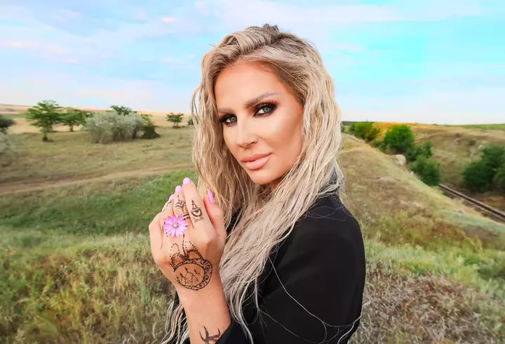 Andi Moisescu, infectat cu coronavirus. Cu o săptămână în urmă, Olivia Steer îndemna oamenii să renunțe la măști!