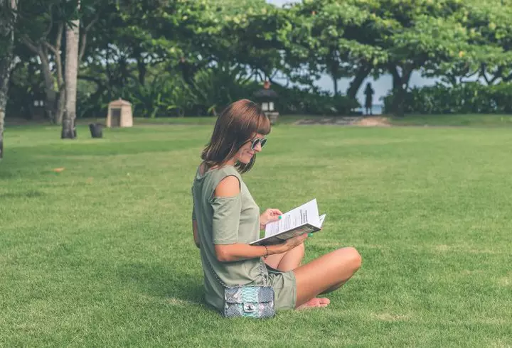 Turneul universitar de dezbateri TOUCH ME NOT – POLITICILE CORPULUI ajunge la București. Studenții au intrare liberă