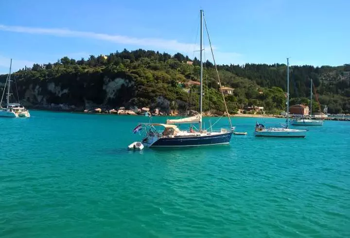 (P) Zile de vară cu distracție și voie bună, în Skiathos