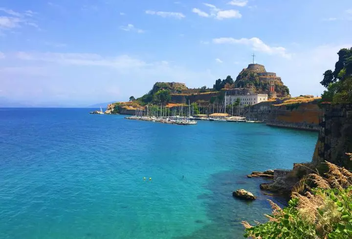 (P) Zile de vară cu distracție și voie bună, în Skiathos