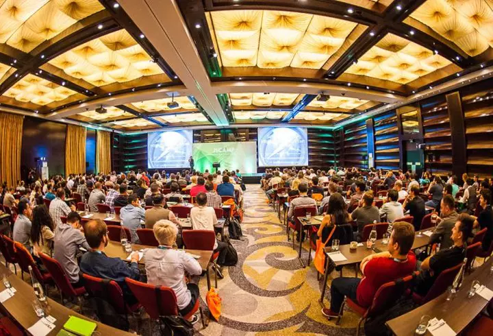 Turneul universitar de dezbateri TOUCH ME NOT – POLITICILE CORPULUI ajunge la București. Studenții au intrare liberă