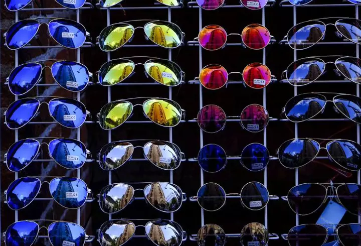 Turneul universitar de dezbateri TOUCH ME NOT – POLITICILE CORPULUI ajunge la București. Studenții au intrare liberă