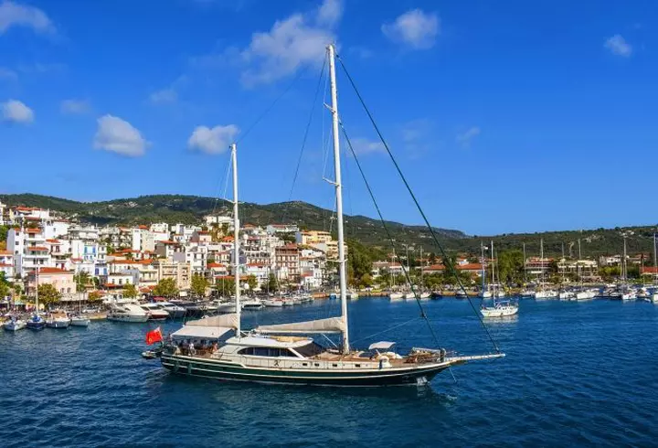 (P) Zile de vară cu distracție și voie bună, în Skiathos