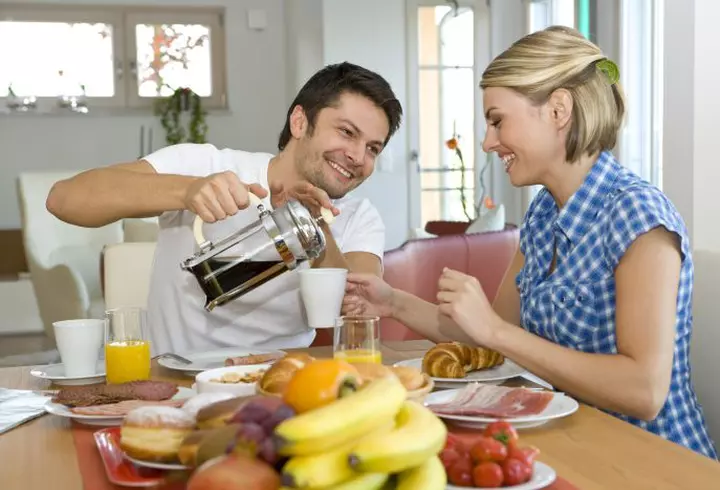 Te îngrijorează circulația sanguină la nivelul picioarelor? Când știi că este momentul să mergi la medic și care sunt pașii de urmat