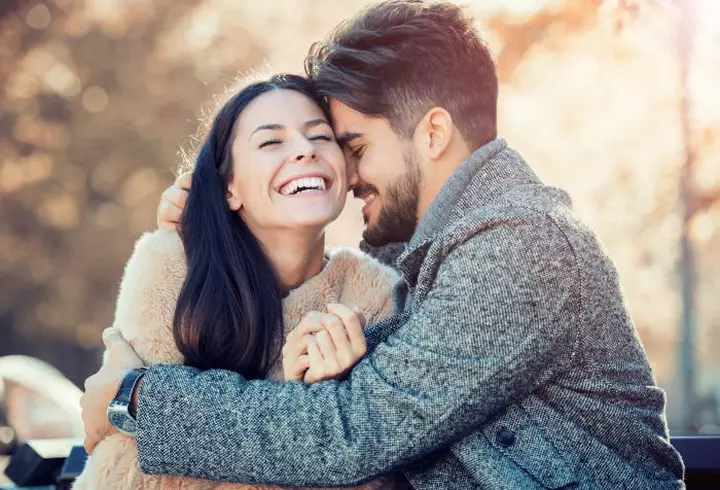 Cercetătorii fac lumină! Ce se întâmplă în creier atunci când ne sărutăm