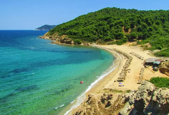 (P) Zile de vară cu distracție și voie bună, în Skiathos