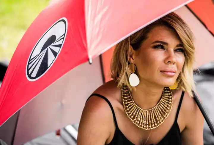 Rami Malek, starul din „Bohemian Rhapsody", autoironie după sărutul cu Daniel Craig: "M-a apucat, m-a ridicat ... Asta mă face o fată Bond?"