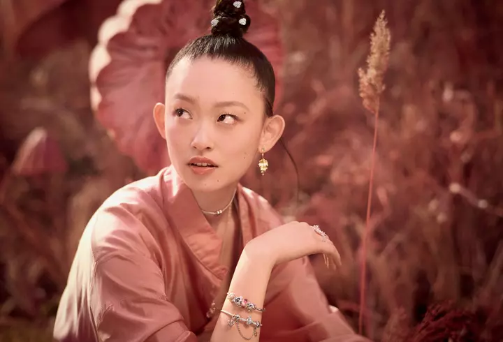 (P) 5 bluze elegante în culori tomnatice perfecte pentru a-ți îndulci fiecare ținută