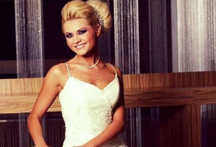 Rami Malek, starul din „Bohemian Rhapsody", autoironie după sărutul cu Daniel Craig: "M-a apucat, m-a ridicat ... Asta mă face o fată Bond?"