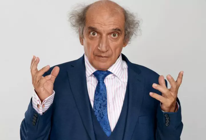 Rami Malek, starul din „Bohemian Rhapsody", autoironie după sărutul cu Daniel Craig: "M-a apucat, m-a ridicat ... Asta mă face o fată Bond?"