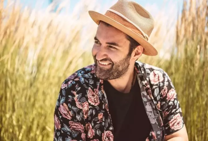 Rami Malek, starul din „Bohemian Rhapsody", autoironie după sărutul cu Daniel Craig: "M-a apucat, m-a ridicat ... Asta mă face o fată Bond?"