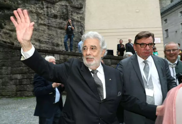 Rami Malek, starul din „Bohemian Rhapsody", autoironie după sărutul cu Daniel Craig: "M-a apucat, m-a ridicat ... Asta mă face o fată Bond?"