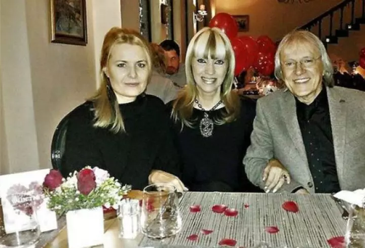 Mit sau adevăr: se poate alăpta cu implanturi mamare? Andreea Mantea a încercat și a reușit fără probleme