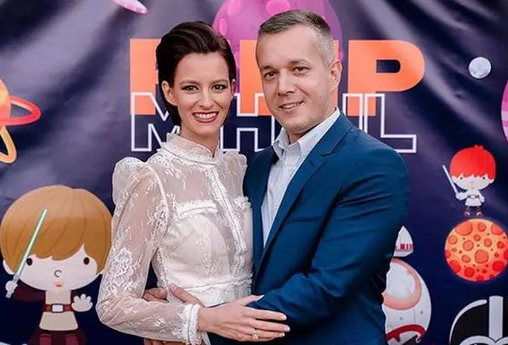 Rami Malek, starul din „Bohemian Rhapsody", autoironie după sărutul cu Daniel Craig: "M-a apucat, m-a ridicat ... Asta mă face o fată Bond?"