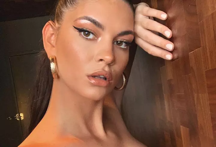 Rihanna continuă să poarte haine mulate, dar a tot luat în greutate. Artista a ajuns să cântărească 90 de kilograme