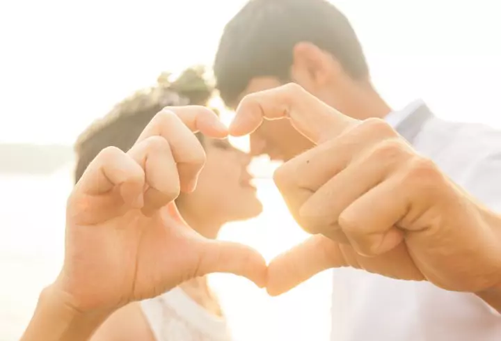 Cercetătorii fac lumină! Ce se întâmplă în creier atunci când ne sărutăm