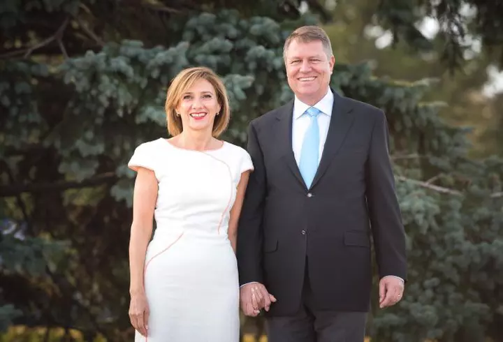 Cine e Vlăduța Lupău? Ea este noua senzație a muzicii populare