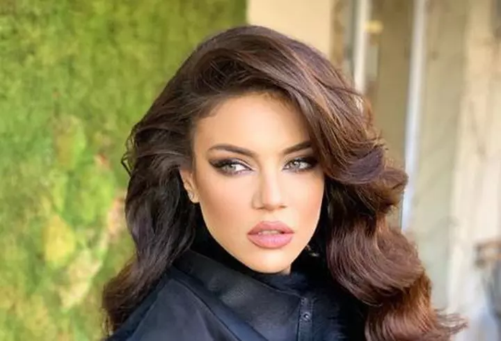 Cine e Vlăduța Lupău? Ea este noua senzație a muzicii populare