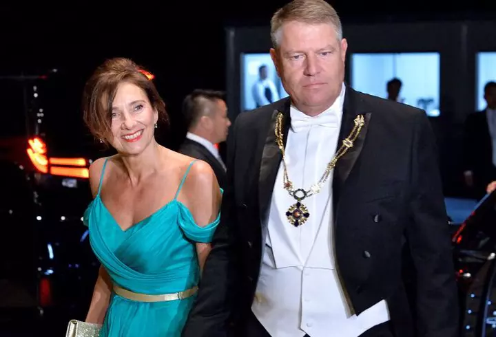 Cine e Vlăduța Lupău? Ea este noua senzație a muzicii populare