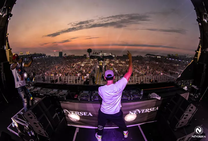 Florin Salam, invitat de DJ-ul Salvatore Ganacci să cânte la Neversea Kapital 2025. Momentul a devenit viral în mediul online: „A fost delir”