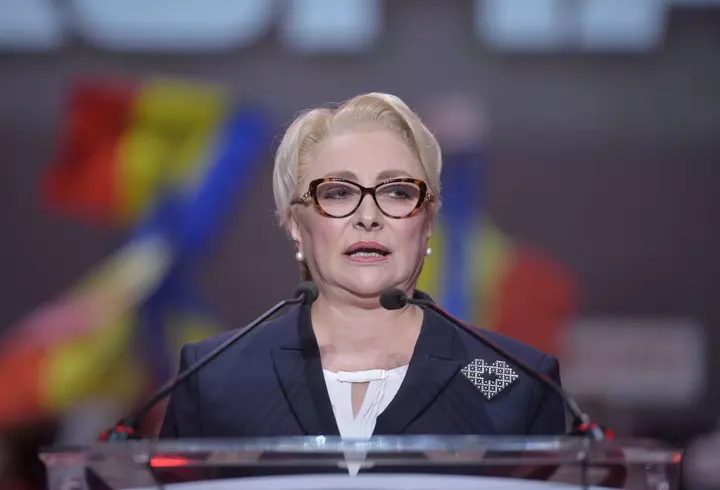 Gina Pistol nu mai ține cont de calorii! A ieșit singură la restaurant și și-a satisfăcut toate poftele culinare