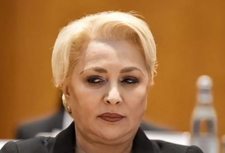 Cine e Vlăduța Lupău? Ea este noua senzație a muzicii populare