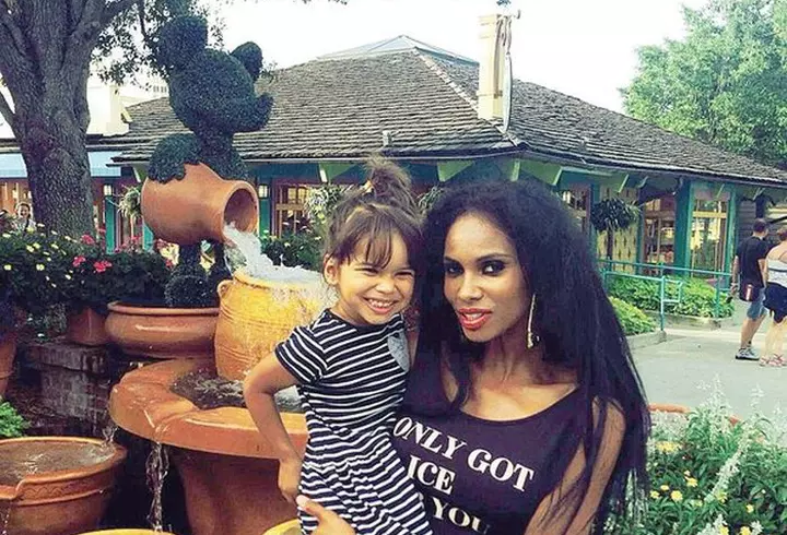 Cine e Vlăduța Lupău? Ea este noua senzație a muzicii populare