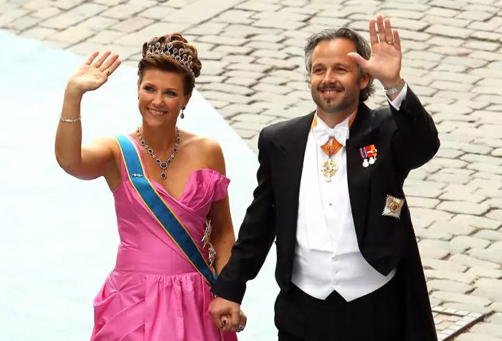 Adrian Minune și-a făcut cadou un Lamborghini de 400.000 de euro! Bolidul arată ca din filmele SF