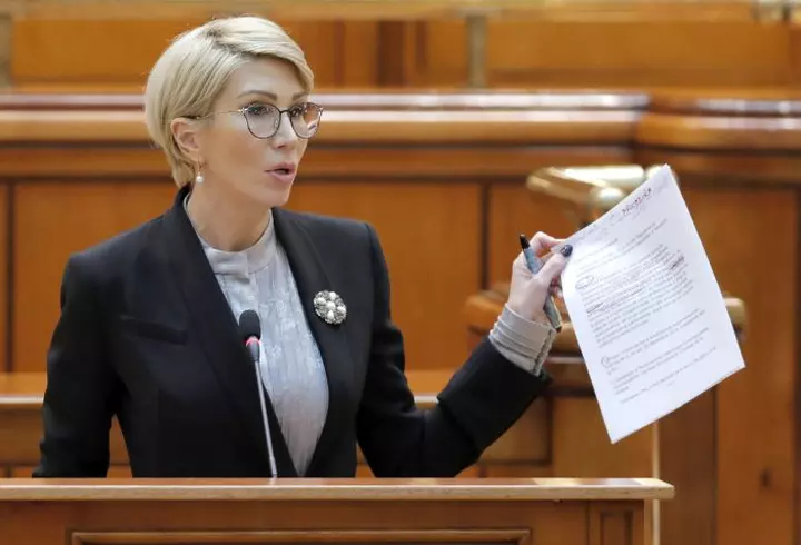 Cum o are Cătălin Măruţă trecută în agenda telefonului pe Andra. Te vei amuza teribil!