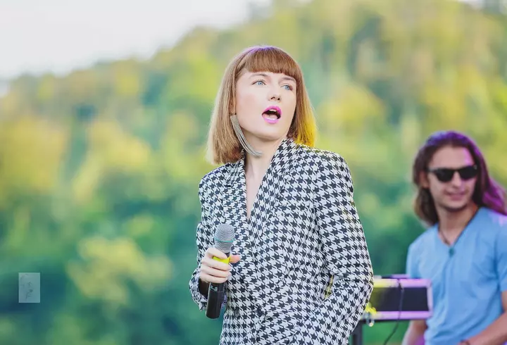 Gestul emoționant făcut de Elena Gheorghe în amintirea bunicii ei. Concertul său a fost difuzat în premieră pe TVR 1