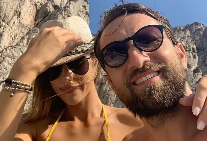 Drama cumplită a lui Artan, fostul solist de la Partizan. Artistului i-au murit părinții în aceeași zi, la câteva ore unul după celălalt