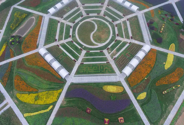 Ce simpatic este băiețelul lui Adrian Mutu la aproape 3 ani! Sportivul și soția sa și-au dus copilul în vacanță