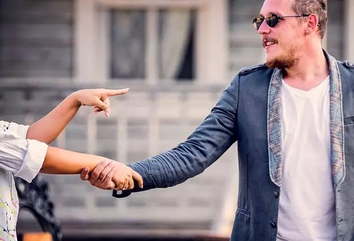 Imagini din cabina concurentelor de la „Bravo, ai stil! Celebrities”. Cum au fost surprinse fetele înainte de show